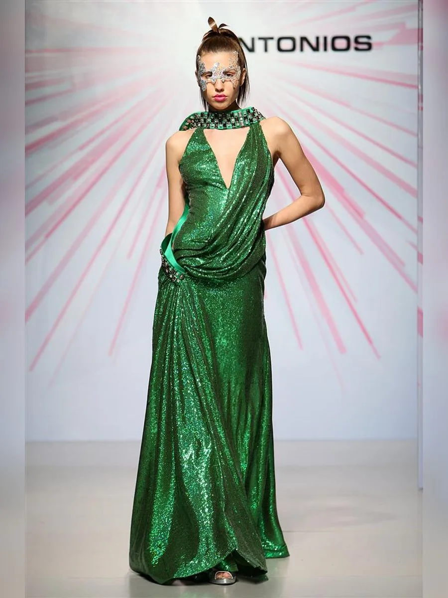 Look 16